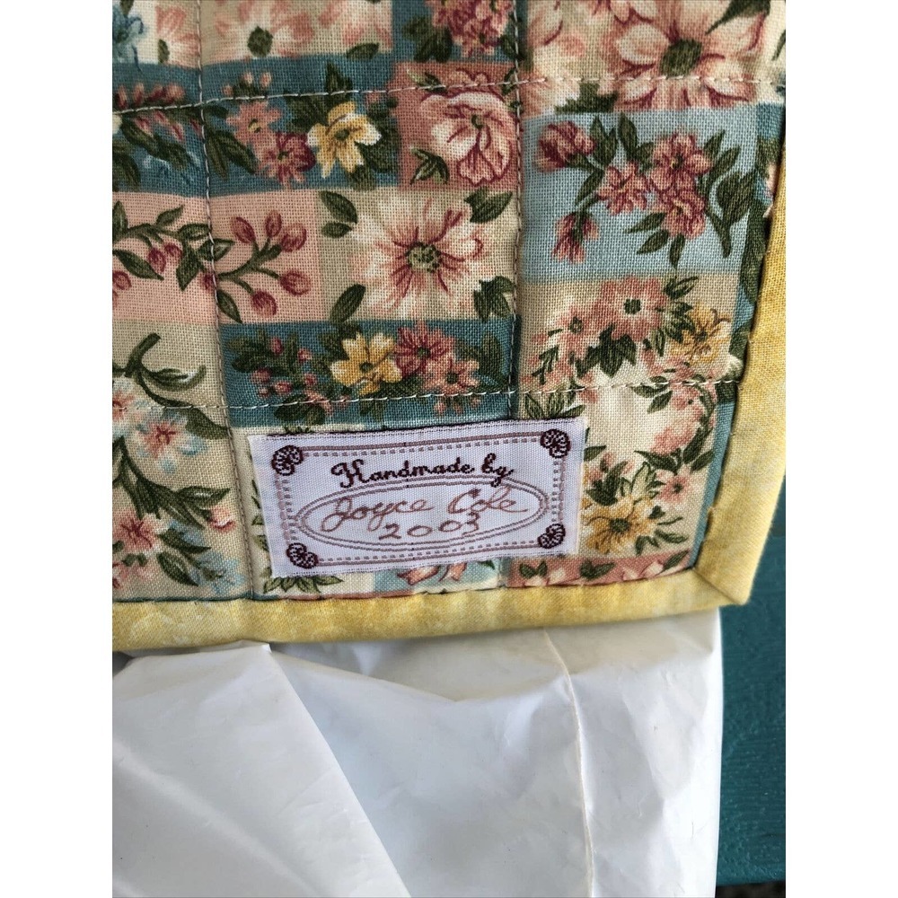 Hand Made Quilted Wall Hanging Floral 13-3/4” x 13-5/8” - Picture 4 of 5
